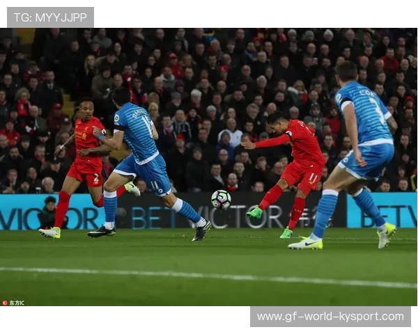 伯恩茅斯中路抢点形成射门