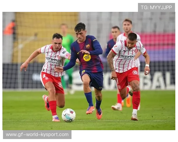 巴萨前场包夹断球后快速反击，佩德里射门被扑